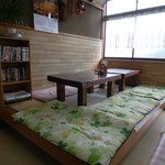京屋食堂 - やんべな小上がり。