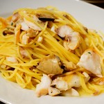 クラフトビアハウスモルト - 軽く燻製した真鯛と松茸のスパゲティ