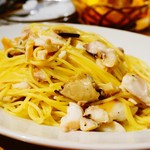 クラフトビアハウスモルト - 軽く燻製した真鯛と松茸のスパゲティ