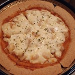 健菜樂食 Zen - 小柱とクリーミーチーズの全粒粉ピザ  全粒粉の香ばしい香りがするカリッと硬めのピザ生地に チーズがトロリとからみ最高に美味しいです。