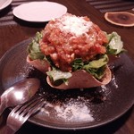 健菜樂食 Zen - タコス 全粒粉100%の自家製トルティーヤに、 レタスと、挽肉とオニオンの、 チリトマトソースがモッコリ乗せられています。