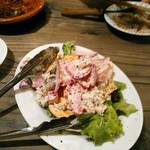 天城黒豚の店 橋本ホルモン - 鎌倉野菜とイチジクのゴルゴンナッツサラダ　税込９００円？　ゴルゴンゾーラチーズの程好い臭み。サイズ感は小さいです。