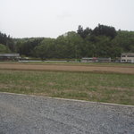 手打そば 石橋庵 - 右が小学校、左が　『手打そば　石橋庵』。