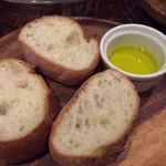 248KITCHEN - お代わりプレーンバケット オリーブオイル付き¥7,430.-