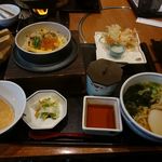 Kagonoyasuitasatsukigaokaten - 帆立と鮭の北海釜めし小ぶり麺セット¥1390（税抜）