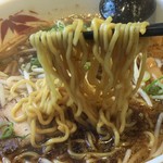 やす - 麺は中細か中太か微妙なやや縮れ。加水は少なめだと思うが小麦感無し。汁も麺もイマイチだしあってない。
            
            残念。
            
            
            