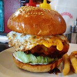 ブラザーズ 人形町本店 - テリヤキチーズバーガー＋目玉焼き　17年11月