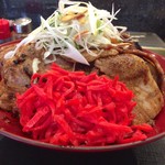 帯広ぶた丼 - 紅生姜を沢山乗せる