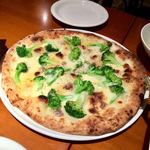 パッパトリア - ブロッコリーとアンチョビのピザ