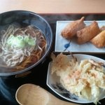 Soba Do Koro Tsuchiya - かき揚げそば（６５０円）＋いなり（２８０円）