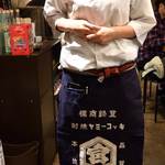 大衆酒場ナツメロ - 宮崎本店さんの前掛けが似合っている可愛い店員さん♪