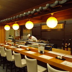 阿波前寿司 松風 - 店内　屋根瓦のカウンター