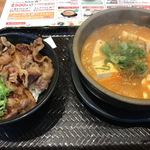 カルビ丼とスン豆腐専門店 韓丼 松阪店 - 