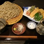 手打ち蕎麦 たがた - 野菜天もり大盛り