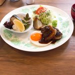 たべりcafe - 日替りランチ、焼き魚とレンコンステーキ。