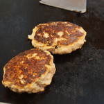 ぼるた - ハンバーグを焼いてるところ(別の方の注文)