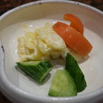 ぼるた - 胡瓜の漬物・茹でた人参とポテト