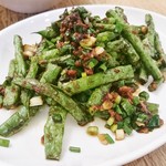 翡翠拉麵小籠包 - 干煸四季豆