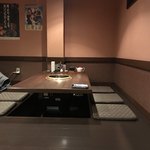 東町 - 6人がけのテーブルが3席あります
あとはカウンターのみ