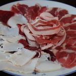 かたつむり - 鍋用の肉(ツキノワグマ・穴熊・猪)