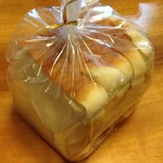 角食パン (プルマンブレッド)　270円