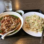 紅葉 - 新ラーメンセット(\900)　レタス炒飯・特別台湾ラーメン