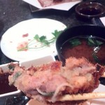 とんかつ マンジェ - 肉じゃがコロッケ断面リフト