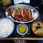 キッチンあべ - とりかつ（小ライス，みそ汁，漬物）
