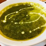 DHAULAGIRI - ほうれん草カレーのアップ。まろやか。