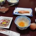 民宿 鈴せい - 納豆と赤卵です！
