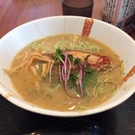 らーめん仙代 - 鶏白湯 生姜醤油 ¥800 生姜のバランスが絶妙です。卓上のガーリックジンジャーでさらに旨さUP♪