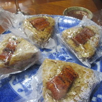 魚料理専門 魚魚一 - うなぎのおにぎり