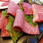 一升びん 松寿亭 - 松阪牛スペシャル3種盛り(サーロイン、ロース、カルビ)