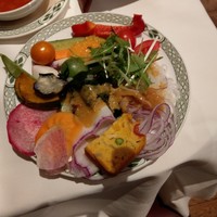 ロウリーズ・ザ・プライムリブ 大阪 - サラダバー山盛り取りましたww
                またお代わりするつもりがお腹いっぱいでダメでした。