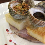 （１日目前菜）西表捕れサザエのエスカルゴバター焼きと自家製ロースハム