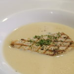 （１日目スープ）石垣冬瓜のポタージュとメカジキのハーブ油グリル
