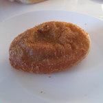 カレーパン。トマトが入ったキーマカレーがたっぷり。１８０円。