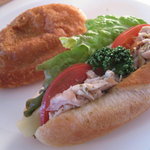 バジルチキン入りのサンド３００円