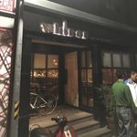 whinos bar & kitchen - 入り口