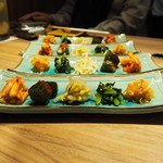 焼肉 うしみつ一門 目黒店 - キムチ、ナムル盛り合わせ