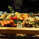 焼肉 うしみつ一門 - 4種のオリジナルホルモン