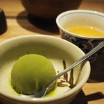 焼肉 うしみつ一門 - 福岡県八女茶で作った挽き茶のアイスクリーム