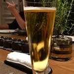  「メトロポリタングリル」 - ピッチャーサービスのビール