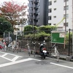 タンドールバル カマルプール - 店の向かい