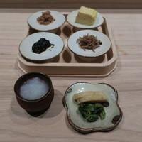 恵比寿 米ル - ご飯のお供：鶏しぐれ煮 ちりめん山椒 海苔佃煮 大根おろし 出汁巻玉子 天然塩 ひしお味噌 香の物1