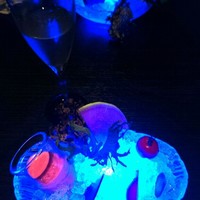 MAIMON GINZA - バーニャカウダ
                 氷の中にライトが入ってて、キレイ～☆