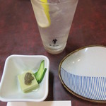 吉四六 - 酎ハイ(レモン) 430円と、つきだし
