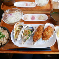 梅田 ワーフ - 牡蠣ﾌﾗｲ・焼き牡蠣 食べ比べﾗﾝﾁ