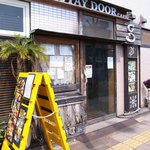 SNUG STAY DOOR CAFE - 