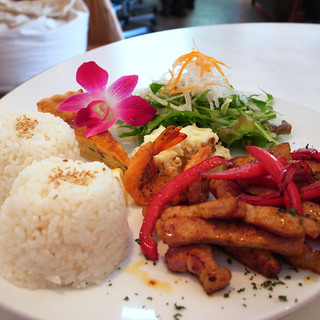 SNUG STAY DOOR CAFE_0